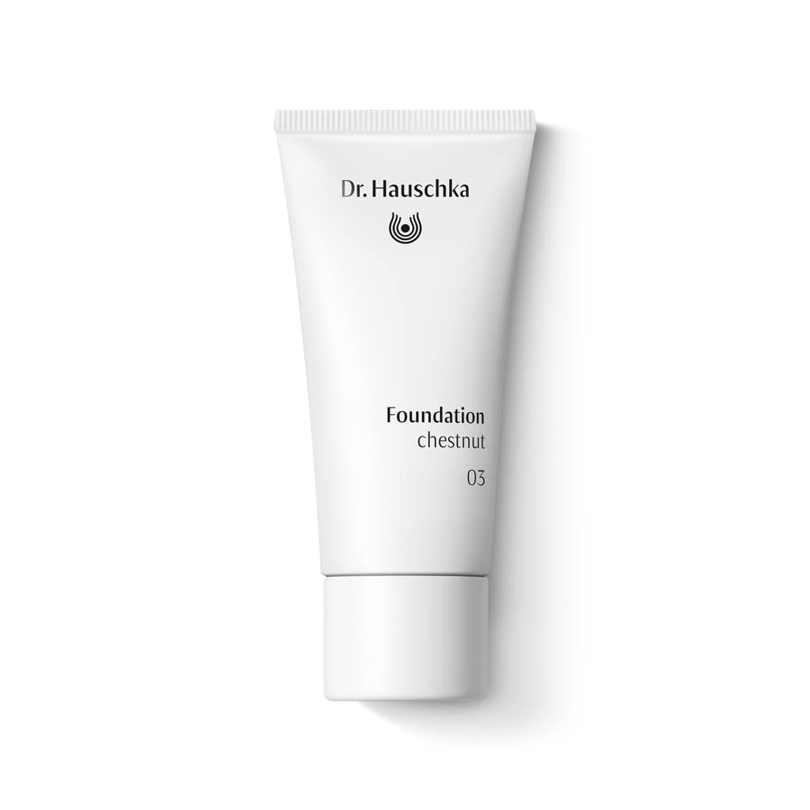 Dr. Hauschka Tekoča podlaga – 03 chestnut, 30 ml
